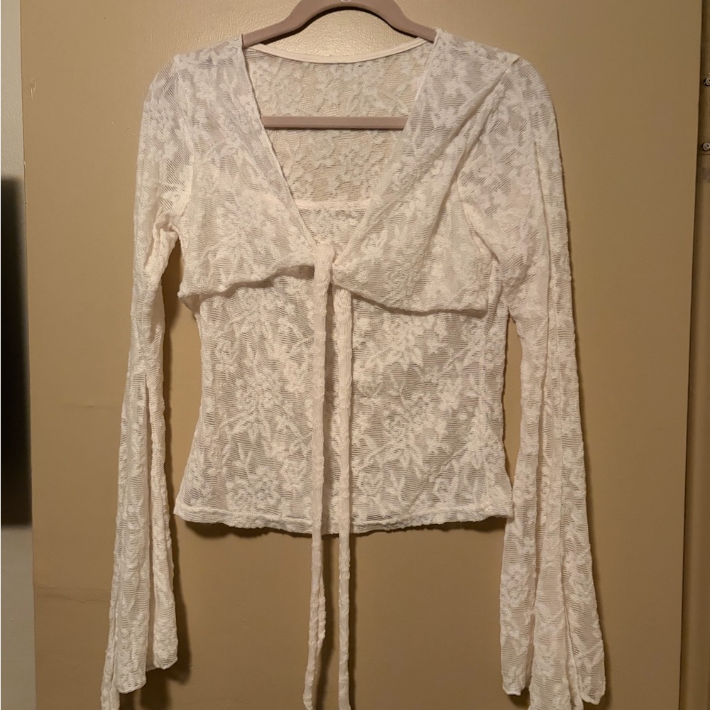 Women’s long sleeve top. Size medium.